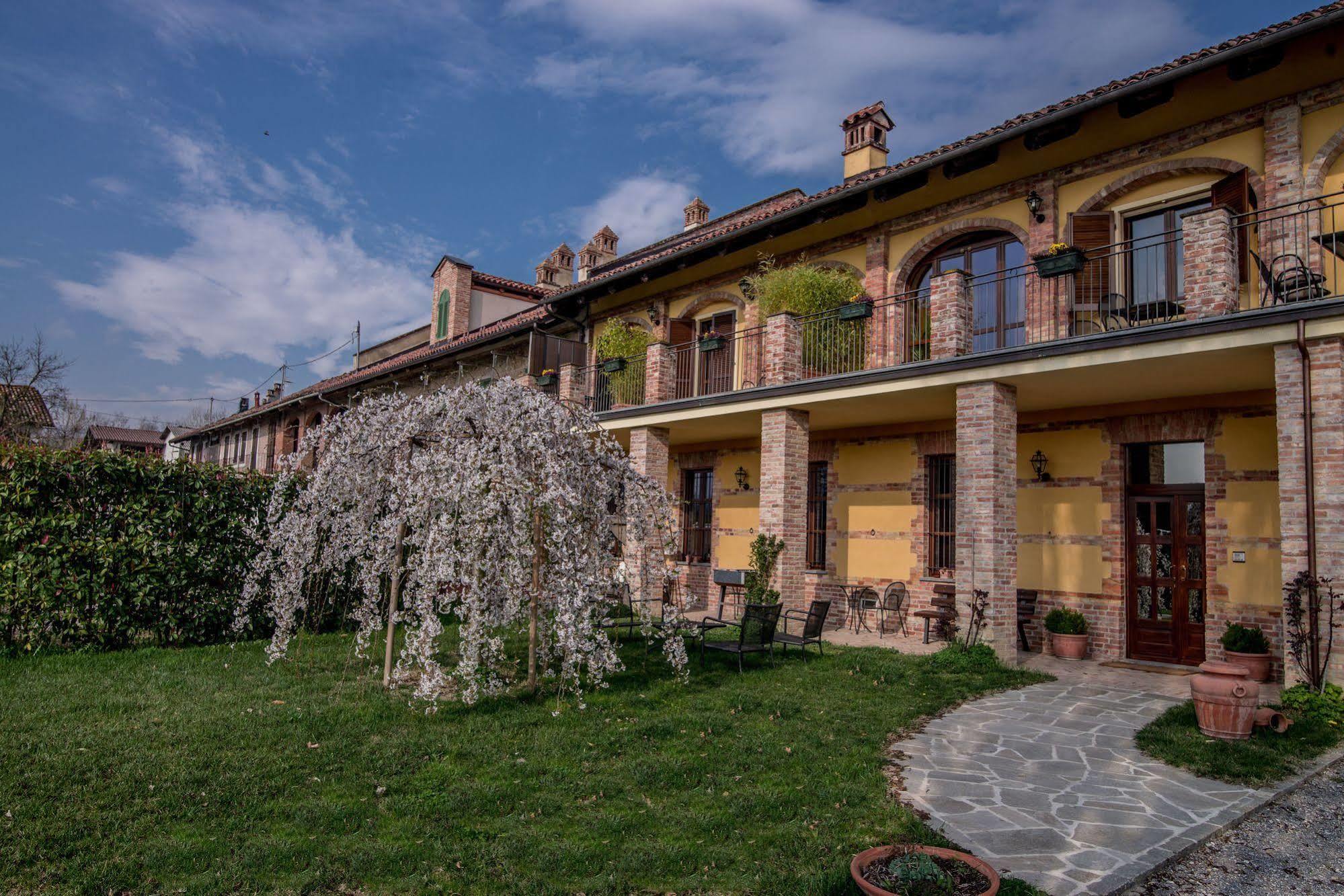 Cascina Rocca - Guest House Castiglione Falletto Buitenkant foto